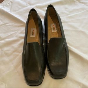 Black leather Talbots loafers size 6 1/2B